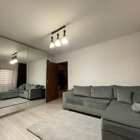Appartement Apartament Gallamar à Bîrlad Extérieur photo